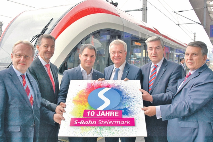 LH-Stv. Mag. Michael Schickhofer und LR Anton Lang feierten in einem Sonderzug „10 Jahre S-Bahn Steiermark“. 