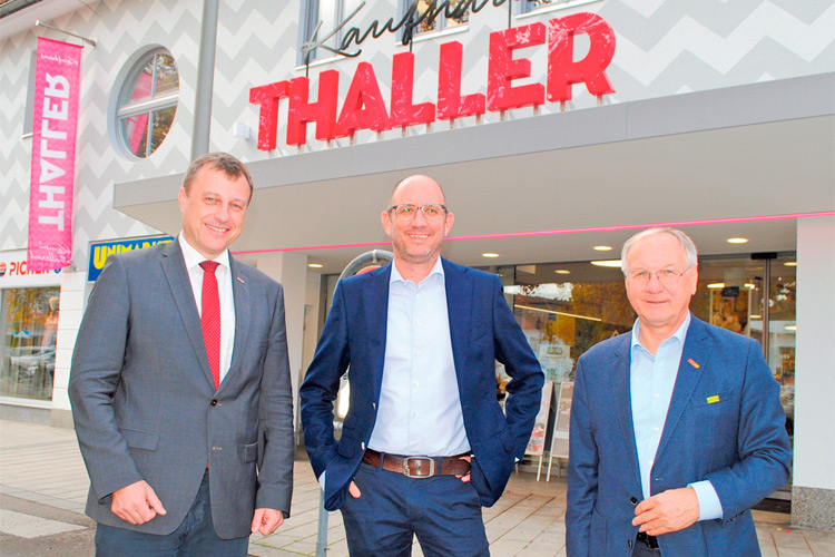 Kaufhaus Thaller Geschäftsführer Mag. Stefan Thaller mit Bürgermeister Ing. Josef Ober und WK Südoststeiermark-RSTL Thomas Heuberger. 