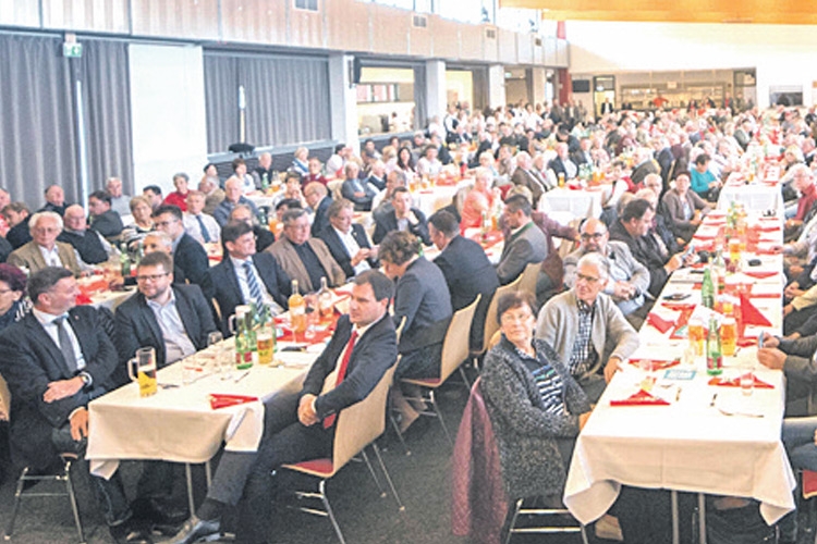 Rund 500 verdienstvolle FunktionärInnen kamen zum traditionellen Treffen ins Kommzentrum Leitersdorf.