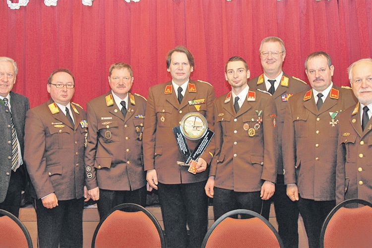 Die anwesenden Ehrengäste gratulierten dem neuen Kommando der FF Großwilfersdorf, unter Kommandant Patrick Riesner,  zur Wahl.