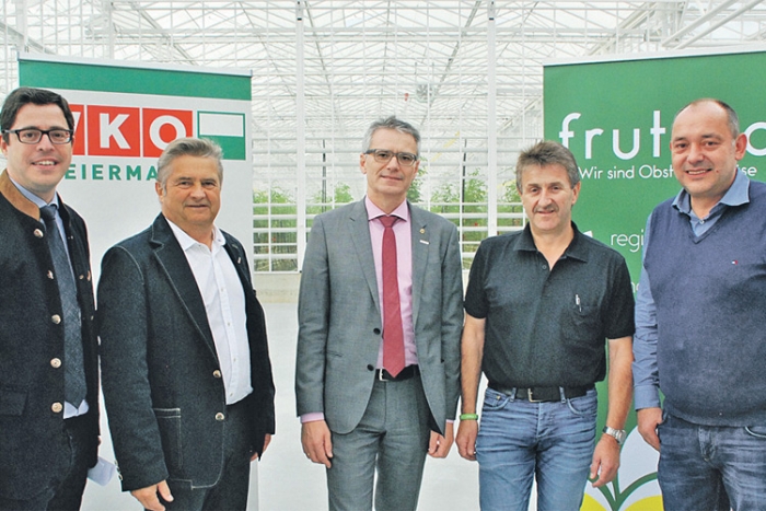 v.l.: Florian Ferl, Alfred Hirschmann, Herbert Spitzer mit den Futura-Firmeninhabern Manfred Hohensinner und Johann Schwarzenhofer.
