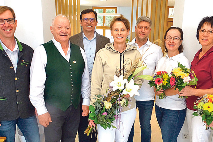 Dr. Kathrin Popovits und ihr Team mit dem Ilztaler Gemeindevorstand.