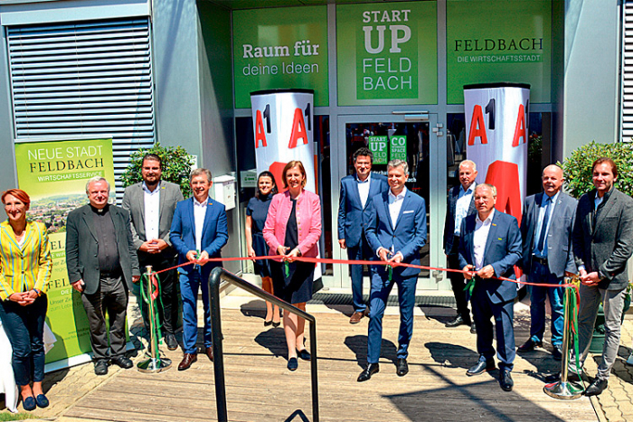 Die Projektpartner von A1, Österreichische Postbus AG, Carployee und der Stadtgemeinde Feldbach präsentieren das neue Startup-Center.