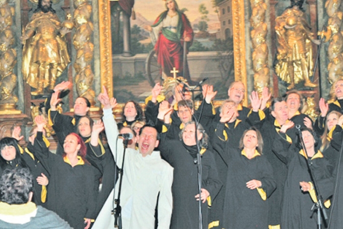 Der „Longfield Gospel Chor” in der katholischen Kirche in Rechnitz.