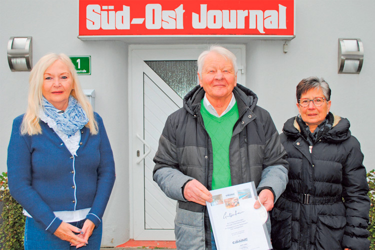SOJ GF Ulrike Krois mit dem Gewinner Dieter Töpfer mit Gattin. 