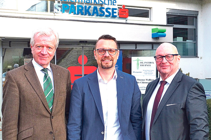 Leiter der Region Oststeiermark Manfred Plank (r.) mit Nachfolger Mag. Thomas Hirschböck (M.) und Dr. Gerhard Fabisch.