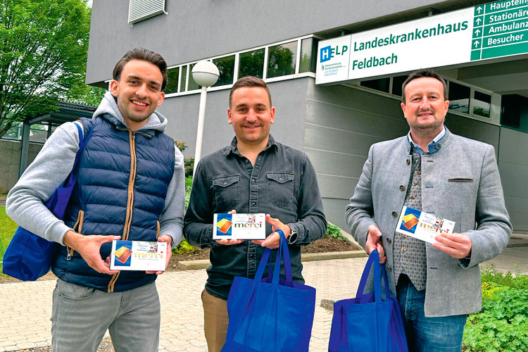 Die Bezirks-FPÖ verteilte Merci-Schokoladen in Feldbach.