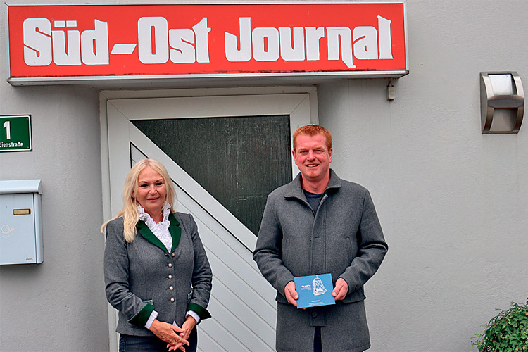 SOJ-GF Ulrike Krois mit dem Gewinner Michael Doppelhofer.