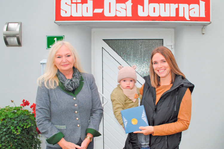 SOJ-GF Ulrike Krois und die Gewinnerin mit Sohn Valentin.