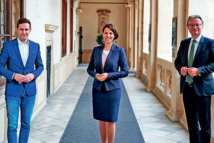 LAbg. Lukas Schnitzer, Europa-Bundesministerin Karoline Edtstadler und Europa-Landesrat Christopher Drexler.