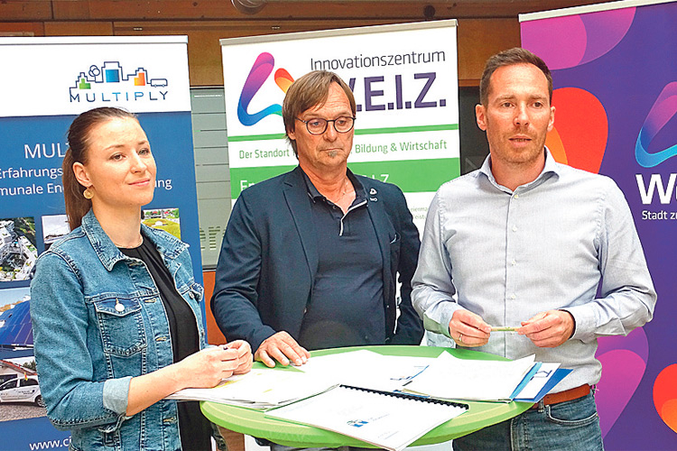 Bgm. Erwin Eggenreich (Mitte) mit Petra Buchgraber (Bauamt) und GF Friedrich Hofer (Klimabündnis) setzen auf Energieraumplanung.