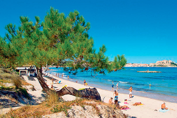 Badefreuden an den wunderschönen Stränden auf Korsika.