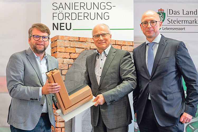 Klubobmann Hannes Schwarz, Wohnbaulandesrat Hans Seitinger und Fachabteilungsleiter Michael Sebanz (v.l.) stellten die neuen Fördermodelle für Wohnhaussanierungen vor.