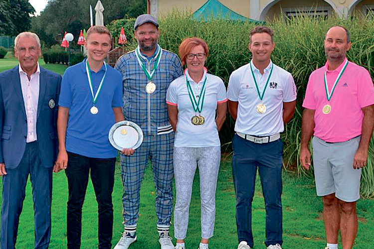Präs. Josef Stampfl mit den Clubmeistern der diesjährigen Meisterschaft.