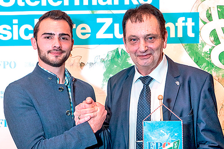Staffelübergabe bei der FPÖ-Bezirkspartei Hart­berg-Fürstenfeld an Luca Geistler (l.). 