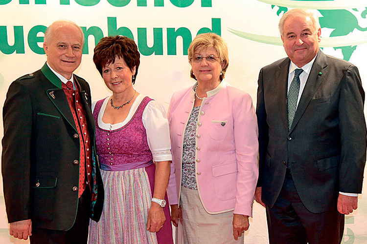 LR Hans Seitinger und Gattin Anna feierten mit zahlreichen Ehrengästen, darunter LH Hermann Schützenhöfer mit Gattin Marianne.