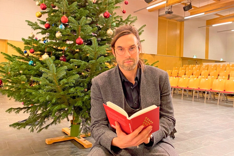Auf Einladung von „Pro Cultura Lafnitz“ kam Max Simonischek in den Kultursaal Lafnitz. Der 37-jährige Schauspieler las an dem Abend Besinnliches zur Weihnachtszeit. 